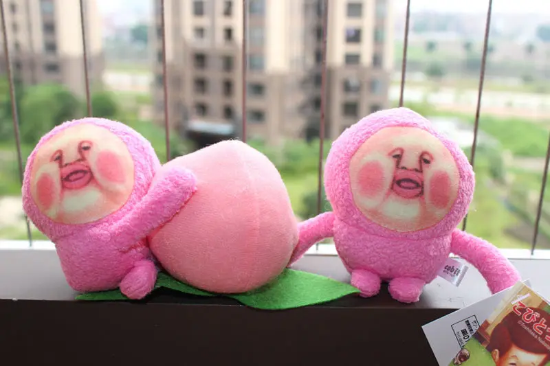

1PCS Game Fairy Farm Action Figure Cute Kobito Dukan Cobit Zukan Kakure Momojiri Peach Jun Hug Peach Plush Doll Small Toy New 4"