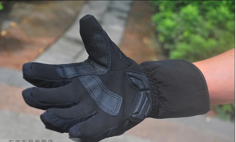 MADBIKE высокое качество теплые зимние плотные велосипедные перчатки для велосипеда тепловой флис защита от ветра, от дождя полный палец велосипедные перчатки