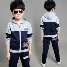 Printemps 2016 la nouvelle loisirs vierge costume de garçon avec lettres couleur deux pièces cuhk enfants enfants costume un s’engage