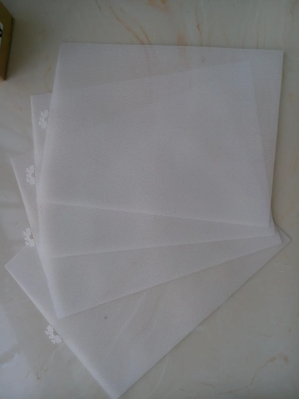 

Top Quality 14CT Clear Plastic Canvas Fabric For Cross Stitch Ornament Ornaments Wind Chimes Bell Windbells, 28x21cm