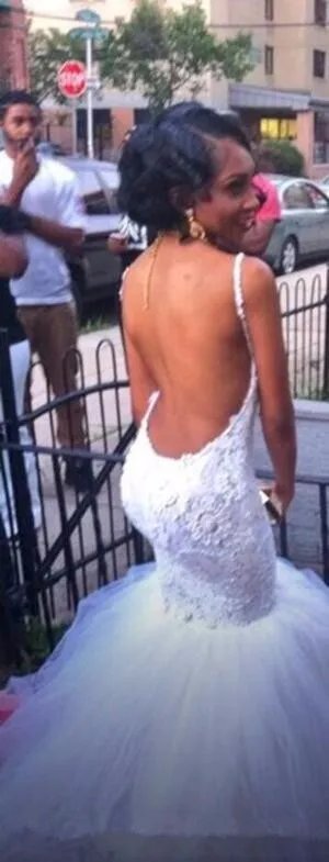 Sexy-Spaghetti-Straps-Backless-Mermaid-Wedding-Dresses-2015-Vestido-De-Noiva-Appliques-Lace-Wedding-Dress-Bridal (2)