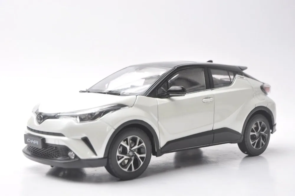 1:18 литая под давлением модель для Toyota C HR 2017 белая и черная крыша Игрушечная