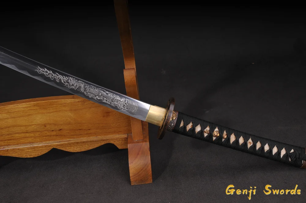 Handmade Full Tang Japanese Katana Engraved Blade Damascus Folded Steel Samurai Sword Sharp Edge