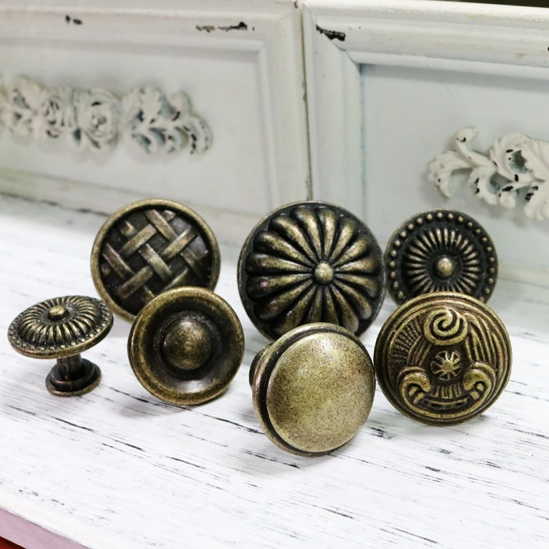 Solid Round Metal Retro Handle and Knobs Ancient Bronze relief Style antique Funiture drawer cabinet Dresser door Pull handle