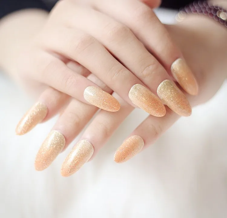 Shining Champagne color puro gel UV falsas uñas conjunto de moda lindo  Middel tamaño largo llena de gel de uñas postizas uñas postizas con  pegamento Novia|gel nail tips|fashion nail tipsnail tips -