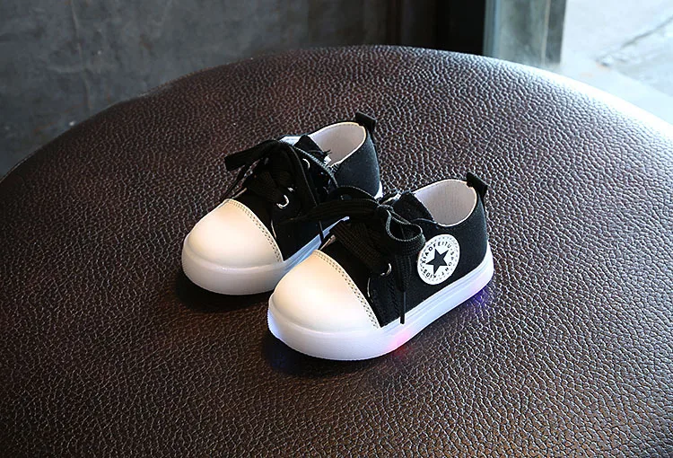 Для мальчиков и девочек обувь холст звезда обувь светодиодный освещения Сияющий детская обувь Повседневное Прохладный светящиеся Детские