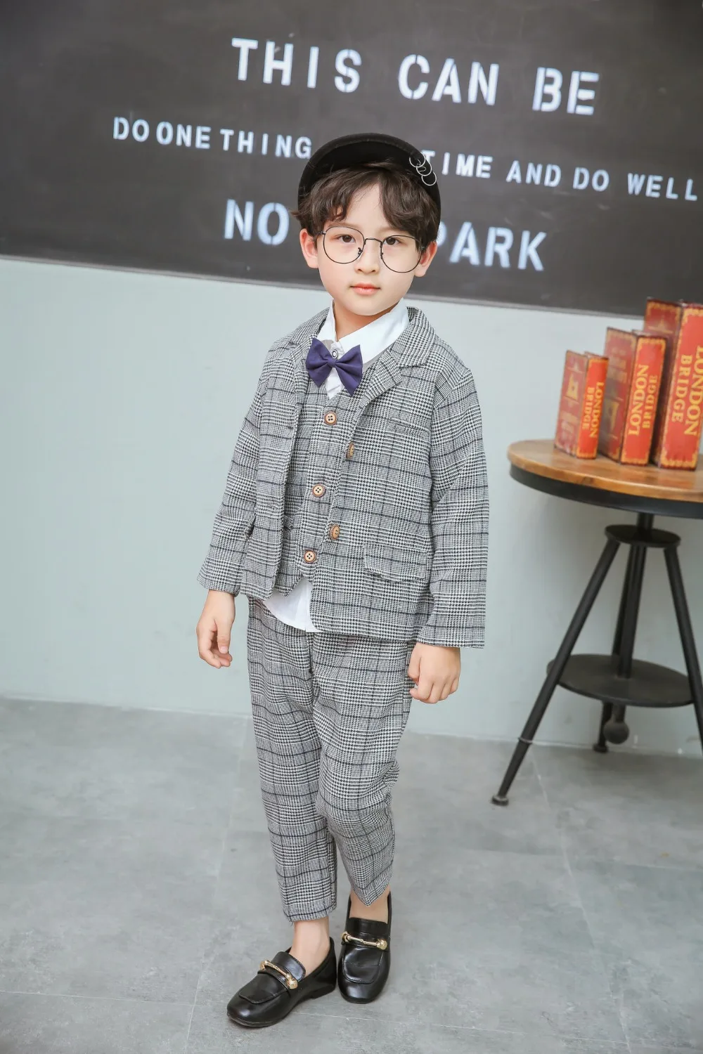 

Boys Formal Plaid Suits For Weddings England Style Man Child Gray Party Tuxedos Boys Formal Suits Blazer+Pants+Vests+Shirts 4pcs