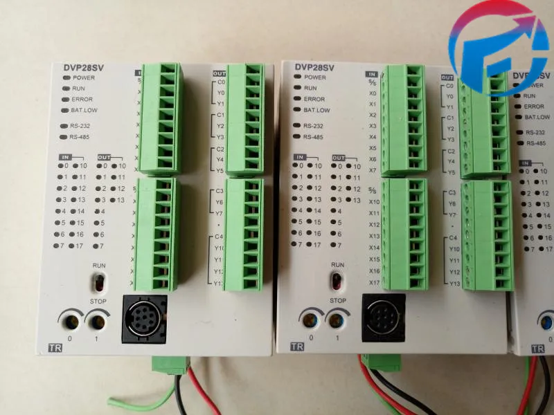 DVP28SV11T2 Delta PLC SV series 28 point 16DI 12DO (NPN транзистор) DC power SRAM Новый с кабелем