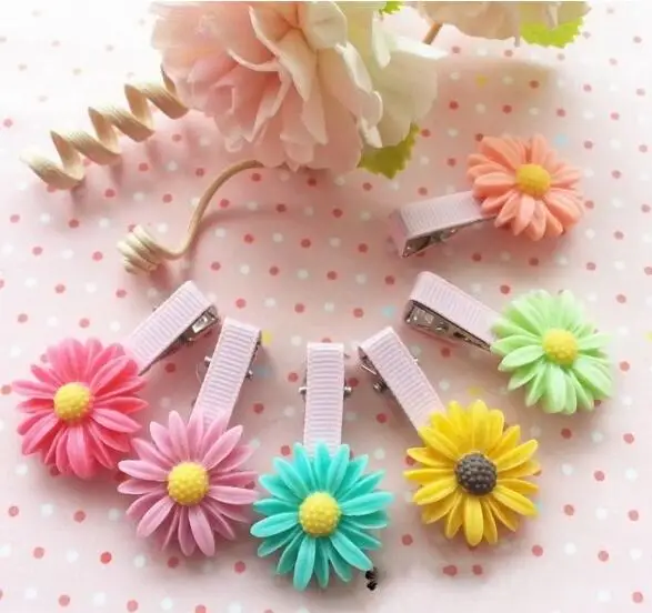 

Sale Top Fashion Plastic Perros Pet Hairpin Dog Cute Daisy Barrette Beautiful Folwer Hair Accessories 50pcs/lot Mixed