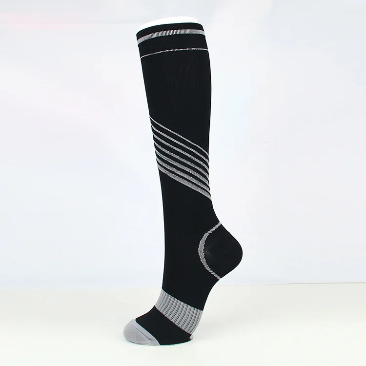 Brotock Новые велосипедные нейлоновые медицинские Спортивные Компрессионные носки с цветной полосой, носки для мужчин и женщин, эластичные беговые носки - Цвет: Gray
