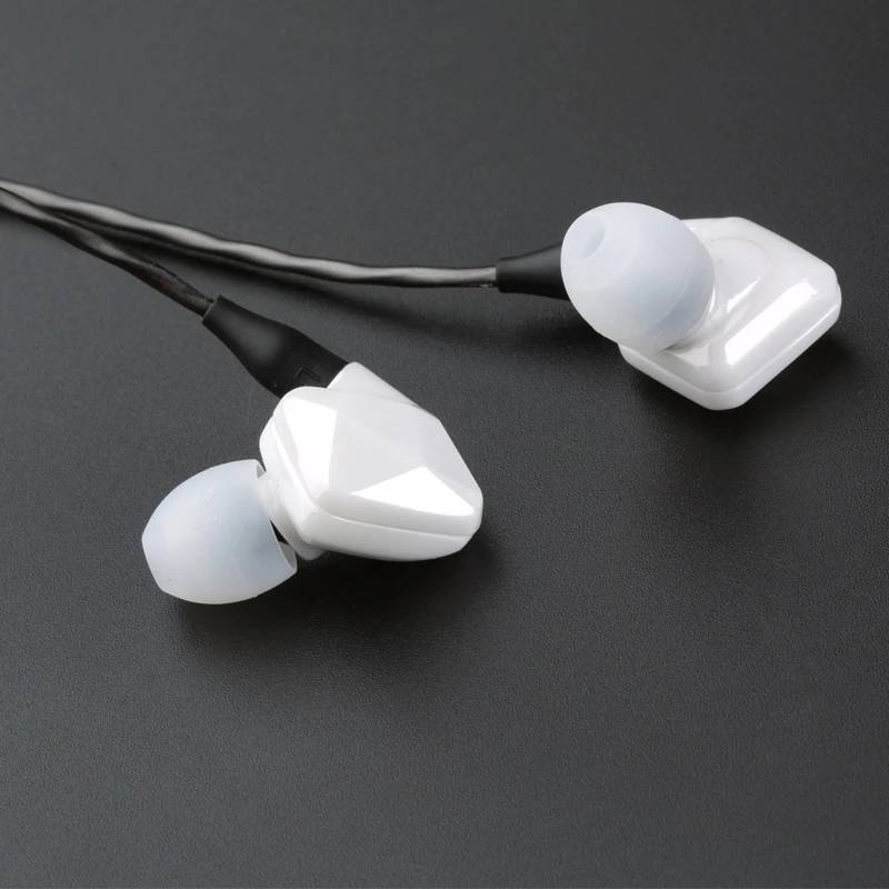Vsonic GR09 HIFI Dynamic Ceramic Noise-Isolating Earphones with MMCX Detachable Cable image 4
