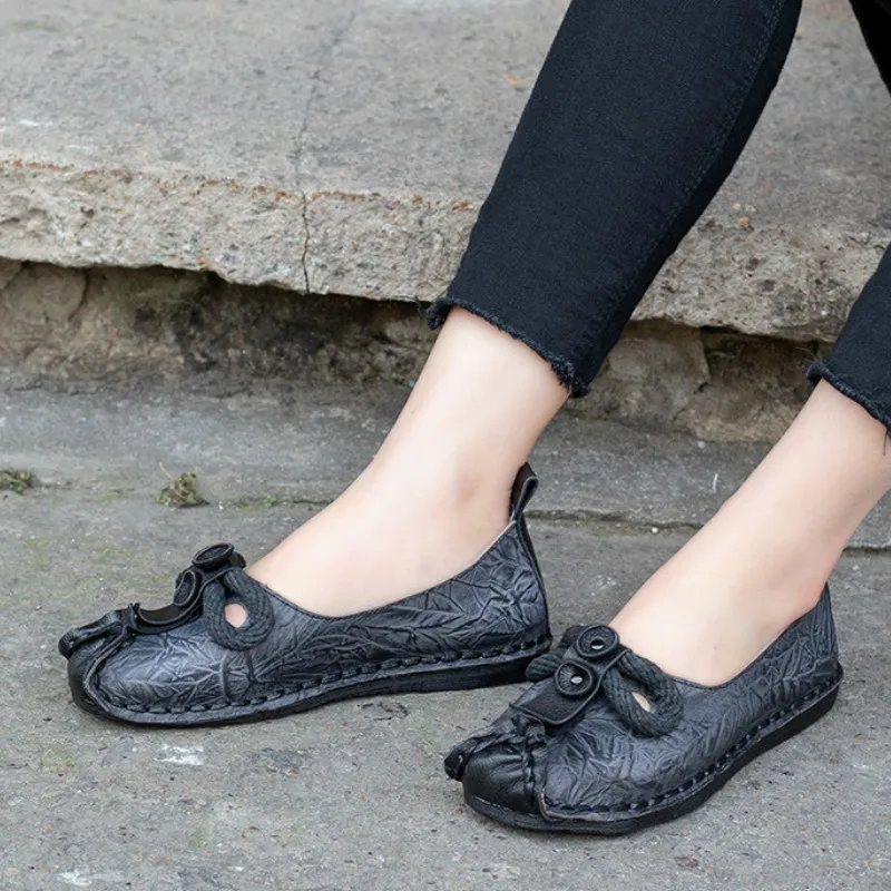 

Women Black Loafers Leather Embroidery Shoes Spring 2019 Reto Low Heels Flats Women Genuine Leather Lazy Shoe Slip On Women Flat