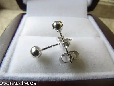 

Fine 18K White Gold Smooth Ball Stud Earrings A750