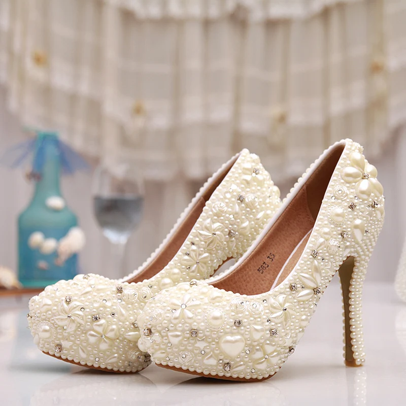 Фантастические свадебные туфли цвета слоновой кости с жемчужинами свадебные туфли на высоком каблуке со стразами Туфли-лодочки на платформе Относятся к свадебной обуви