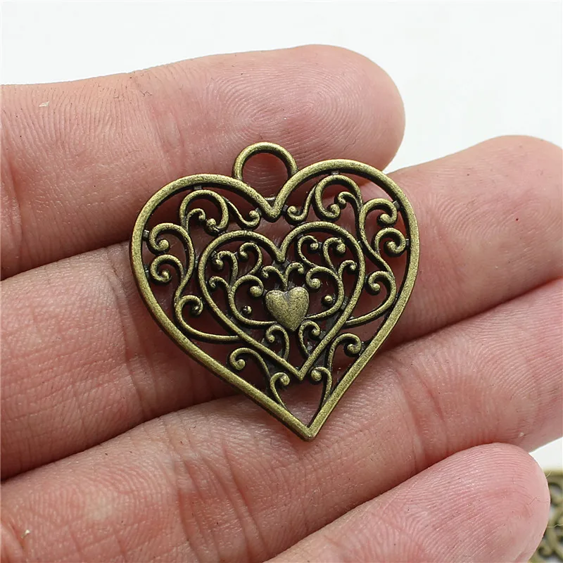 

20pcs 28*29mm Hollow Filigree Heart Charms Antique Bronze Vintage Metal Zinc Alloy Trendy Heart Pendant for Jewelry 2C186