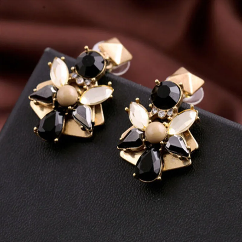 New Korean Upscale Jewelry Wholesale Fashion Elegant Temperament Distorted Color Rhinestone Stud Earrings for Women | Украшения и