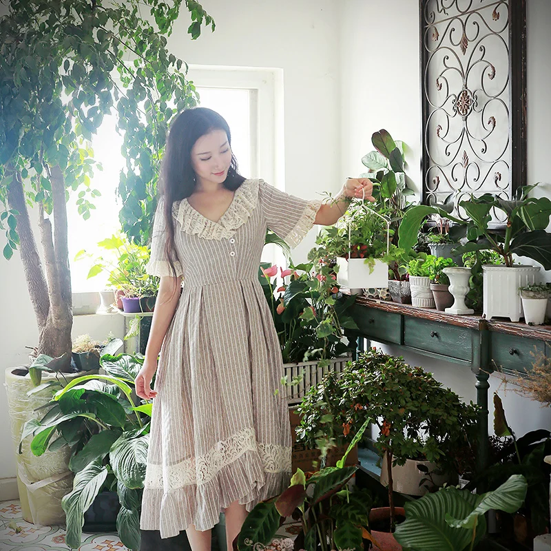 

LYNETTE'S CHINOISERIE Summer Original Design Women Fresh Vintage Stripe Slim Lace Irregular Ruffle Dress