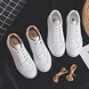 Zapatillas de deporte de cuero para mujer, zapatos planos informales de Tendencia de primavera, cómodas, plataforma vulcanizada, color blanco ► Foto 1/6