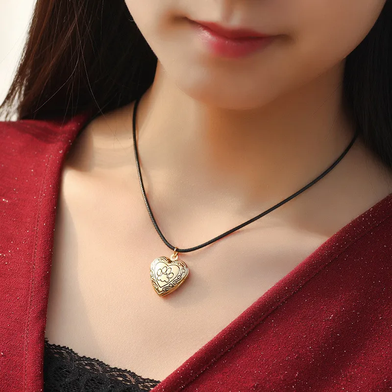 ZN 2018 New Frame Memory Locket Necklace Silver/Gold Color Pendant Pet Cat Dog Paw Footprint Necklace Jewelry Valentine's Day