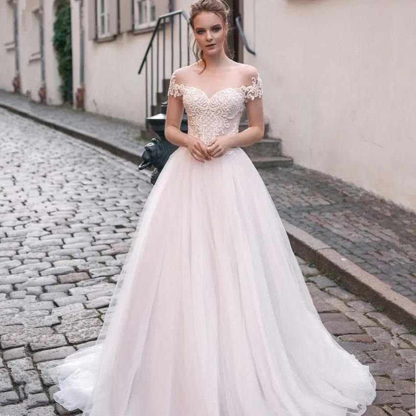 

Scoop Tulle Neckline Splice Beading Lace Applique Short Sleeves A-line Wedding Dress Sweep Train Lace-up Back Bridal Dress