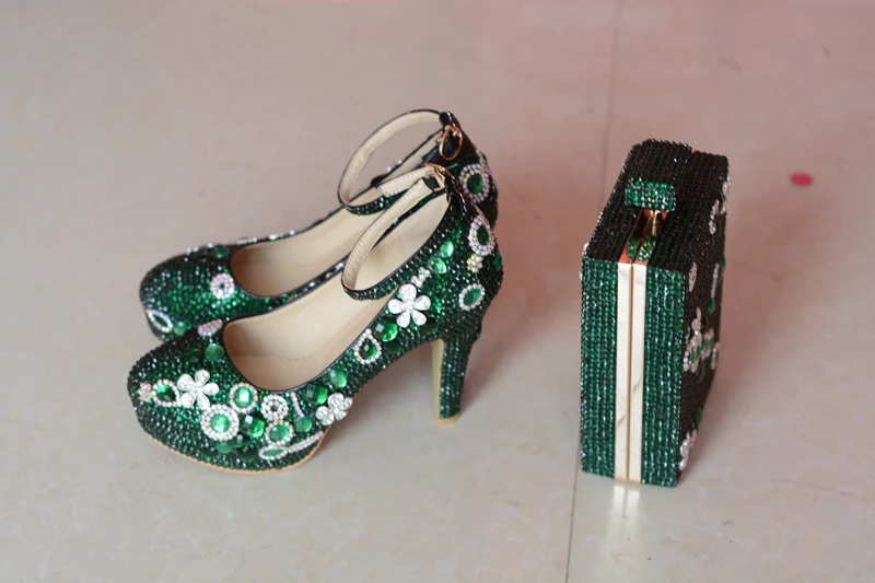 Ручной работы изумрудно-зеленый стразы свадебные туфли с подходящая сумочка на модном толстом каблуке Туфли для выпускного вечера Ремешок на щиколотке с закрыт