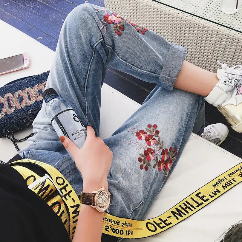 2017 new fashion Embroidery Flowers Jeans Women light Blue Casual Slim Denim Pants Streetwear Pockets Jeans