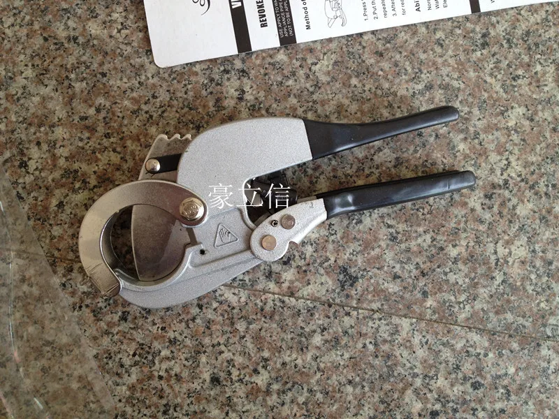 

Foreign pipes scissors PP-R PE plastic pipe PVC pipe scissors / knife with snap ring plumbers scissors cutter