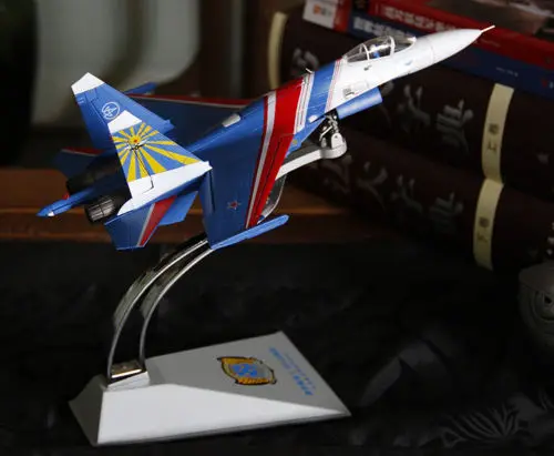 Игрушки для мальчиков Ckildren, 1/72 Su-27, тяжелый истребитель, флаг России, русские рыцари, модель самолета, игрушка для детей в подарок