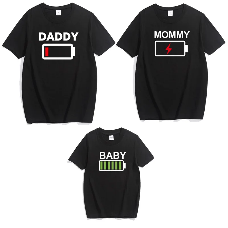 Г. Семейная футболка Одинаковая одежда Новинка, футболка с батарейками Забавный комбинезон для папы, мамы, дочки, сына, брата, сестры