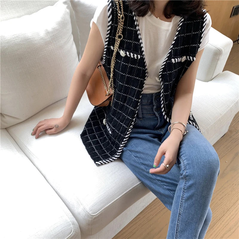 Women Plaid Knitted Vest Autumn Vintage V Neck Single Button Vest Twist Knitting White Black Plaid Pearls Fall Sweater Coat