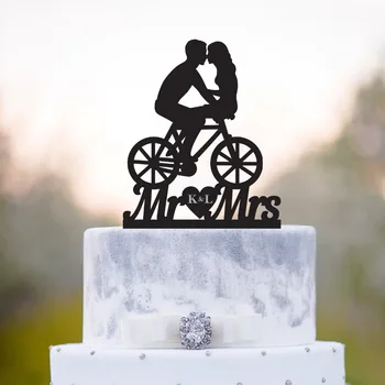 

Custom Bride Groom Kissing Bicycle Wedding Cake Topper Romantic Couples Initials Wedding Engagement Cake Decoration Supplies