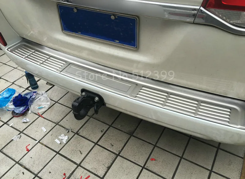 

2016 Outer Rear Bumper Guard Plate For Toyota Land Cruiser LC200
