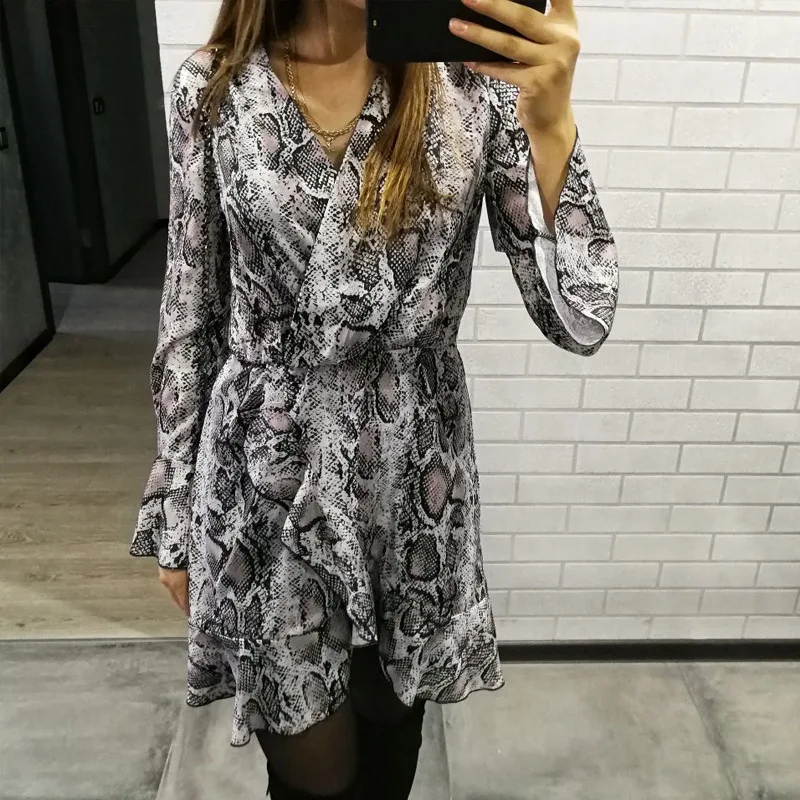 

2019 New Sexy V-neck snake print dress Summer 2019 Boho Style Beach Dress Fashion Asymmetrica Party Dress Butterfly Sleeve dress