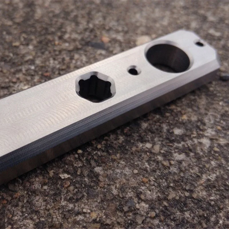 EDC Titanium TC4 124 мм Длина 74 толщина Prybar Cowbar Pry бар 50 г с шестигранным гаечным ключом