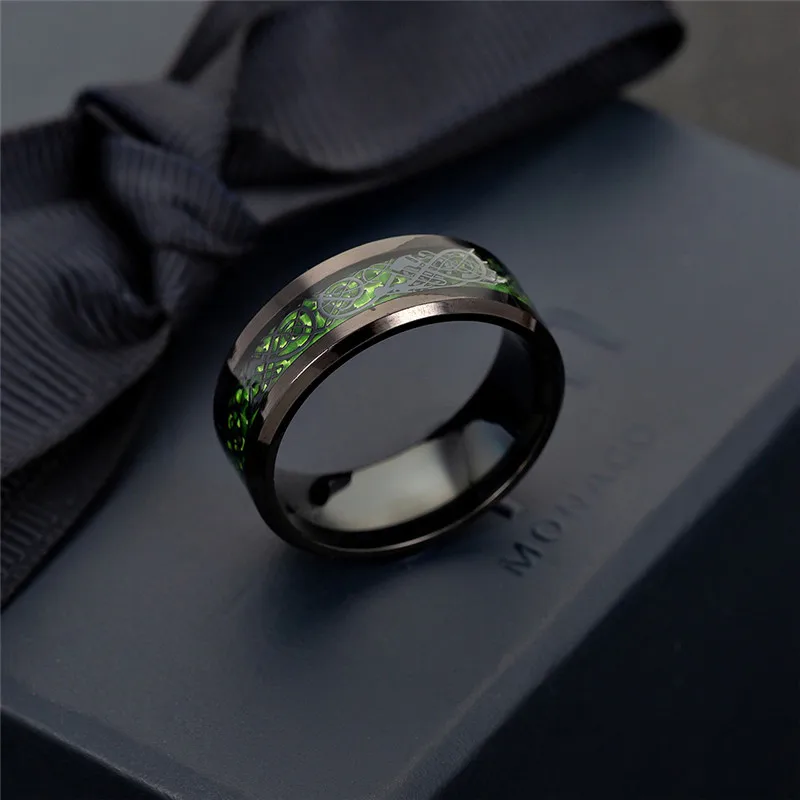 Властное мужское кольцо, красное зеленое углеродное волокно, черный дракон, инкрустация, комфортная посадка, кольца из нержавеющей стали для мужчин, обручальное кольцо