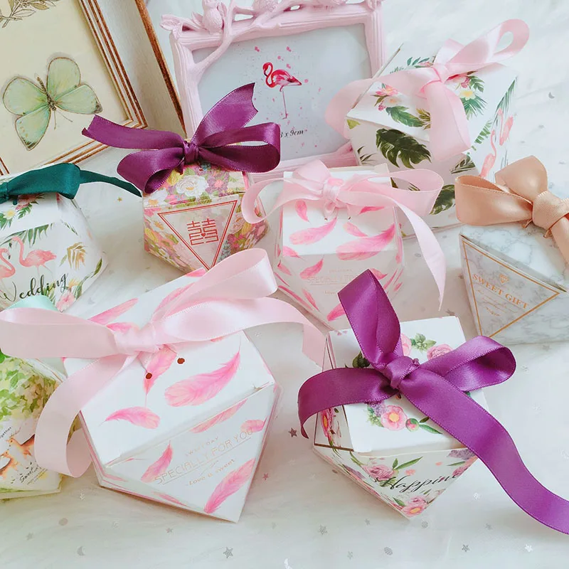

10pcs Diamond Shaped Favor Box and Bags Sweet Gift Candy Boxes With Ribbon Wedding Birthday Guests Favors Event Party Decoration