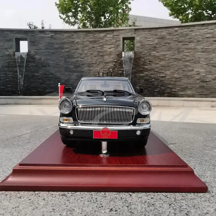 DiecastCar модель 1:24 Hongqi 70 лет юбилей парад автомобиль(черный)+ маленький подарок