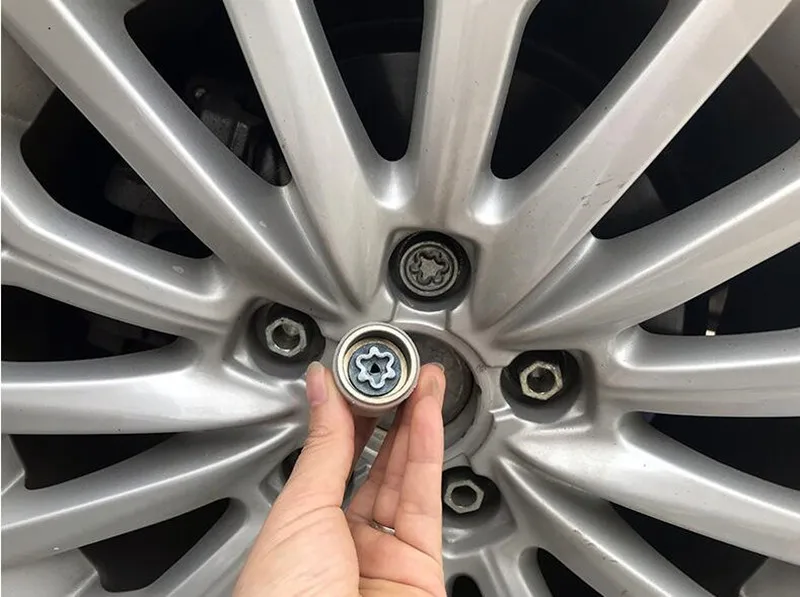 1PCS for Audi A1 A5 A3 A4L A6L A7 Q3 Q5 A8 TT R8 tire anti-theft screw disassembly tool key sleeve 3