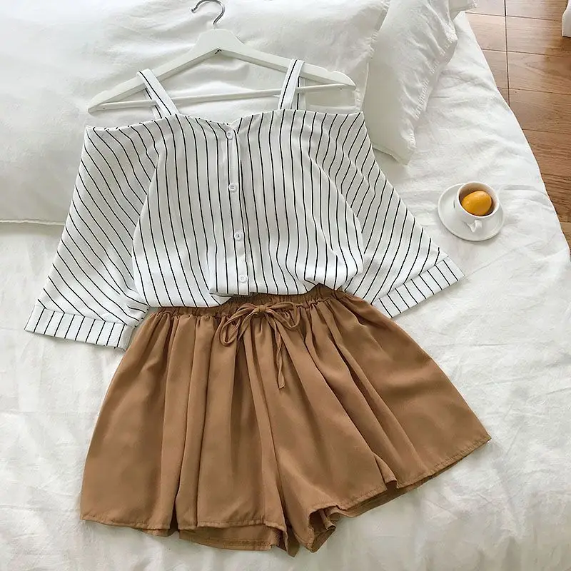 2020 new fashion women's two piece set Fresh striped off-the-shoulder loose blosue top + elastic waist shorts suit 2020 new fashion women's two piece set Fresh striped off-the-shoulder loose blosue top + elastic waist shorts suit