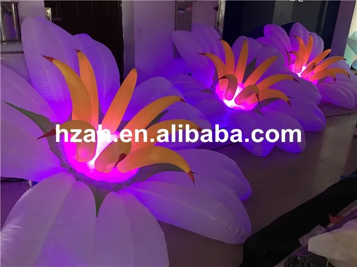 Надувной цветок 2 м с освещенной подставкой надувной лилии