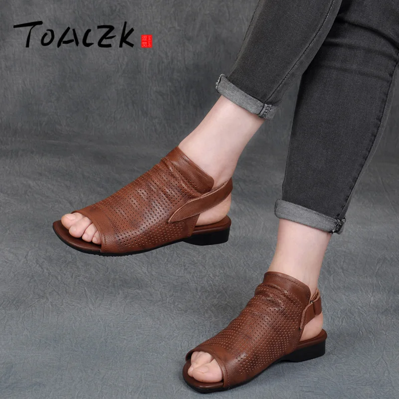 

Spring and summer leather fish beak sandals, low heel breathable punching sandals, soft bottom retro hollowed women's shoes