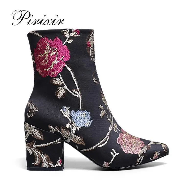 Г.; Модные женские удобные осенние ботильоны из натуральной замши с вышитыми цветами на среднем каблуке; короткие ботиночки; большие размеры - Цвет: black