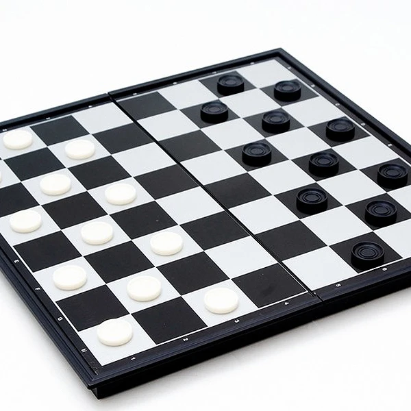 Портативный 2-в-1 шахматы и шашки набор с складной магнитные доски-Размеры для ноги средней полноты(черные и белые
