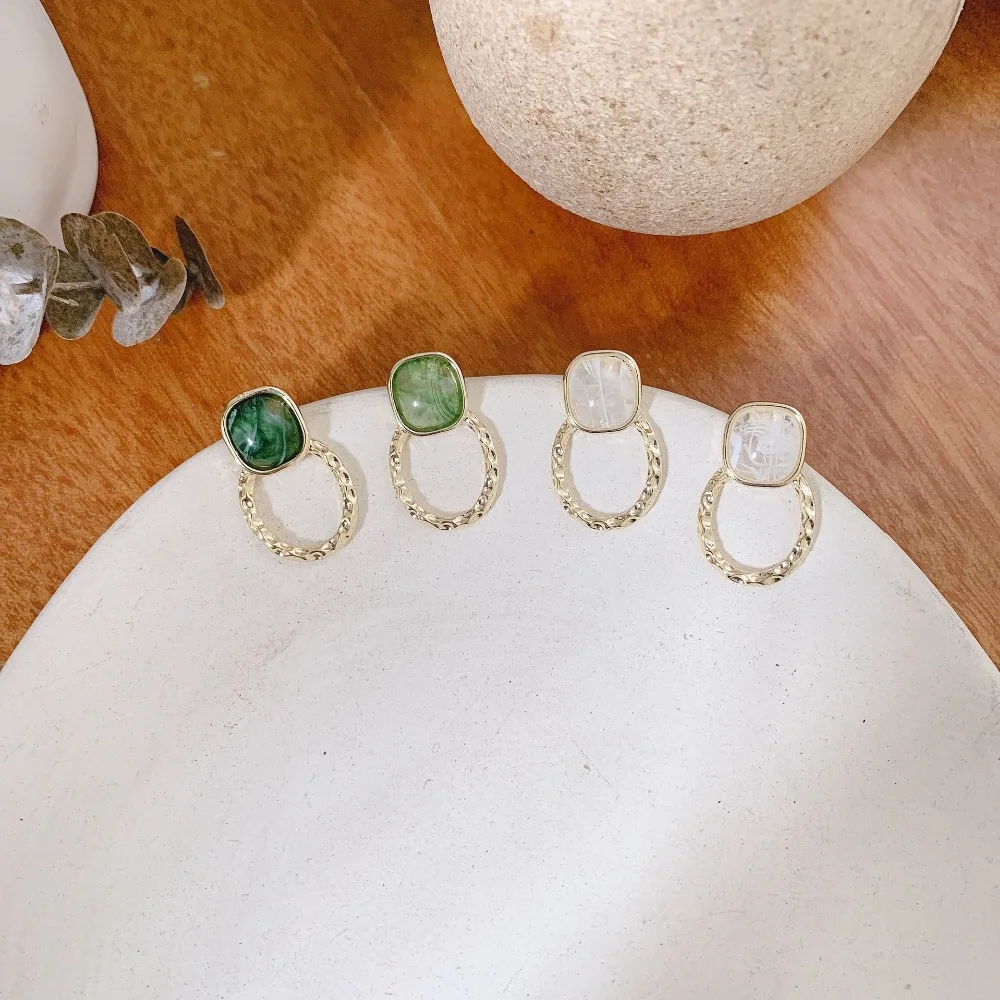 

AOMU New Korea Vintage Design Green Acrylic Pattern Geometric Round Metal Dangle Earrings for Women Girl Fashion Jewelry