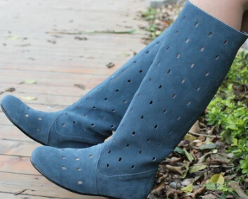 Новые летние пикантные ботфорты с резным узором с закрытым носком на плоском каблуке женские длинные сапоги с вырезом большой размер 34–41 SXQ0430 - Цвет: Синий