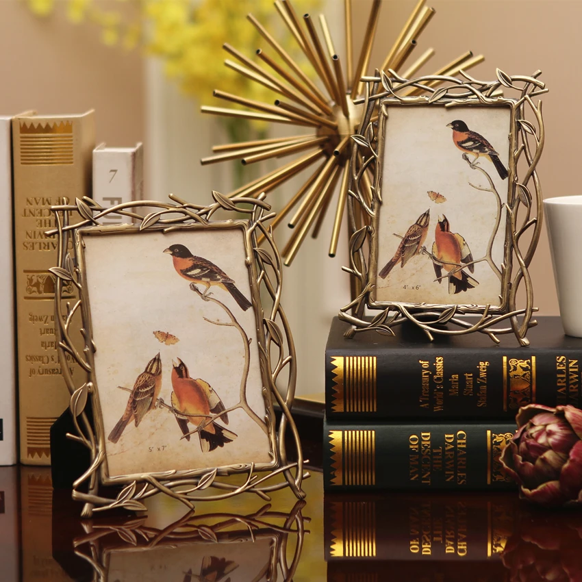 

Creative fashion metal bedroom photo frame