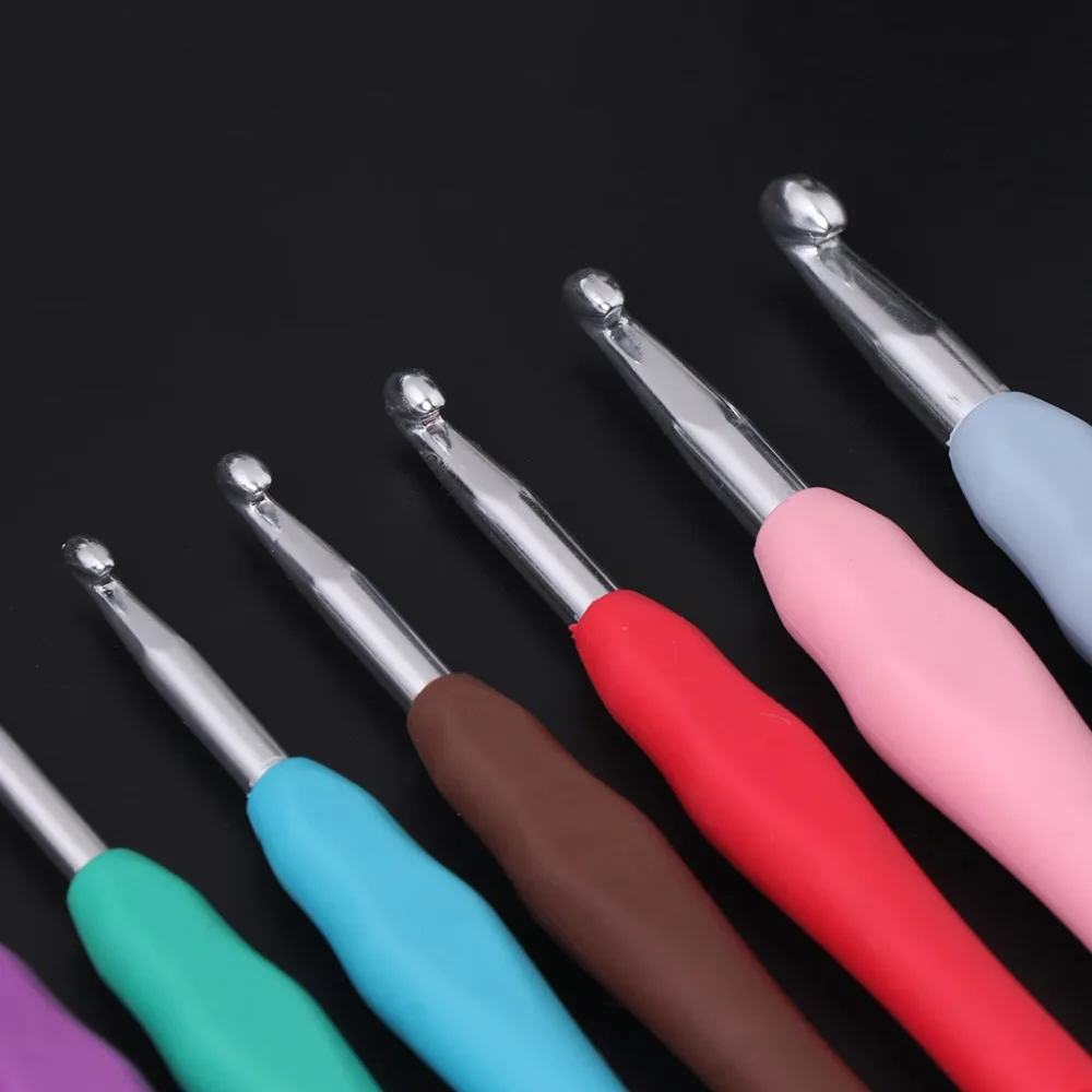 OOTDTY Ergonomic Multi Color Crochet Hooks Yarn Knitting Needles with Case Tool 2 2.5 3 3.5 4 4.5 5 5.5 6 7 8mm