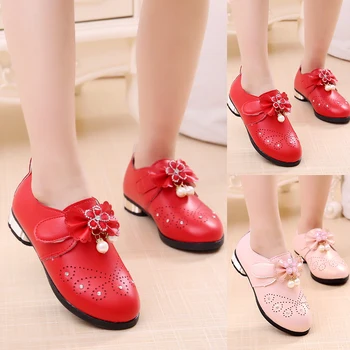 

Girls Princess Shoes 2018 Spring New Korean Red Performance Shoes Pearl Rhinestone Children Leather Shoes