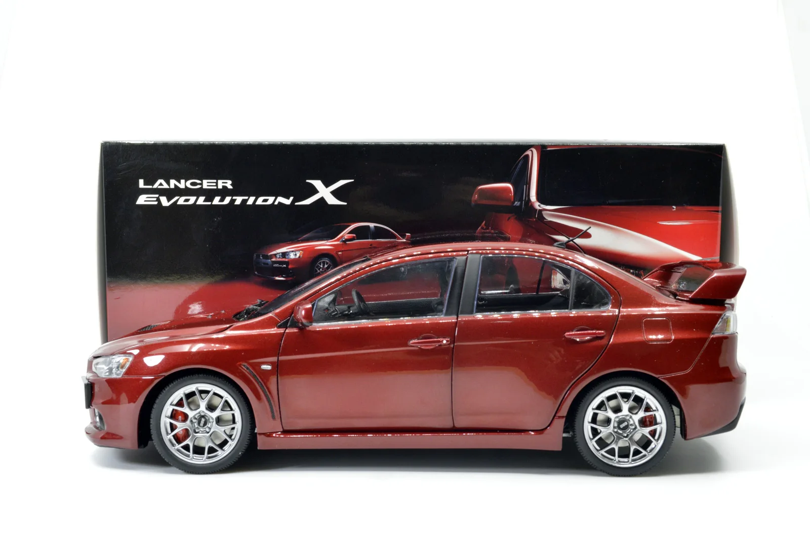 Модель Paudi 1/18 1:18 Масштаб Mitsubishi Lancer EVO X Красный литой модельный автомобиль двери открыть руль справа