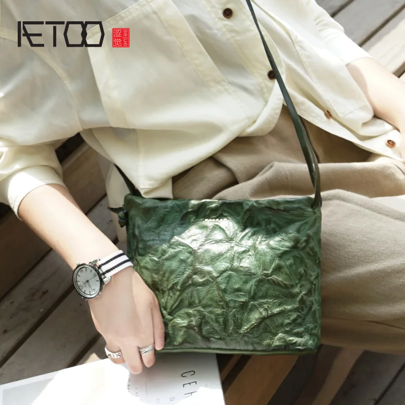 

AETOO Retro fold simple handmade cowhide bag, leather fashion shoulder oblique strap postman bag, do old trend casual female bag